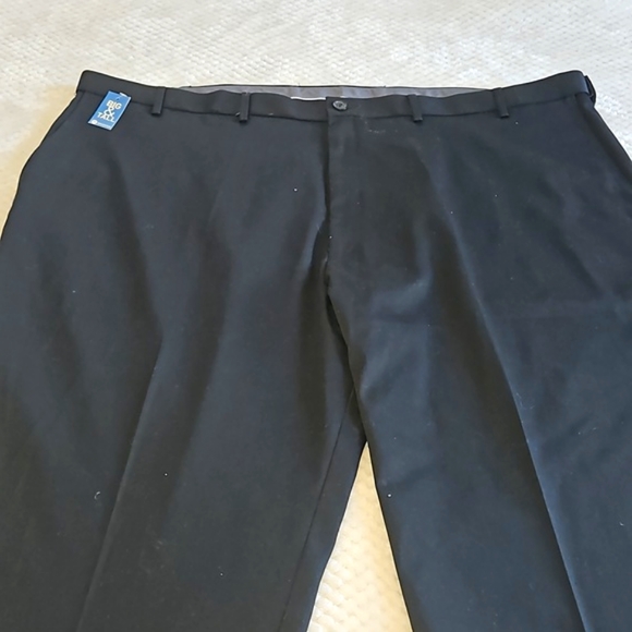 HAGGAR MENS BLACK PANTS CLASSIC FIT PREMIUM NO IRON KHAKI  SIZE W50 L30 NEW/TAGS - Picture 5 of 9